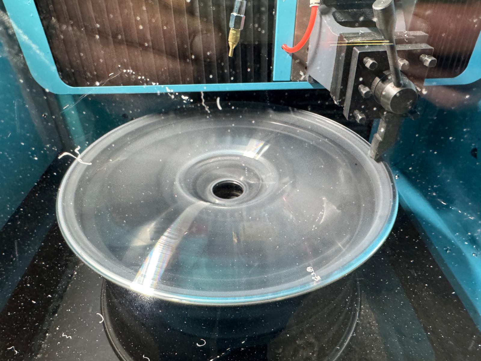 Jante aluminium rénovée dans l'atelier Carsud à La Farlède