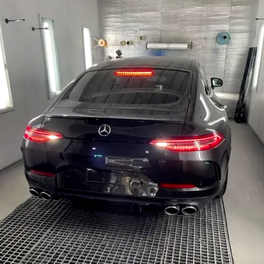 Réparation de carrosserie sur un véhicule à La Farlède